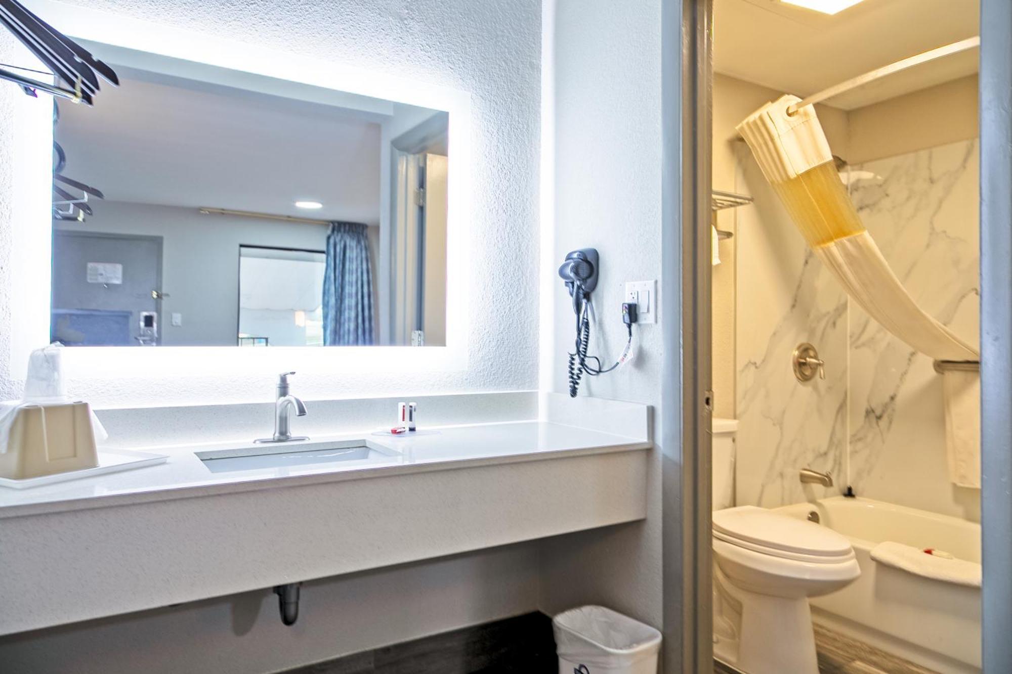 รามาดา บาย วินด์แฮม ออกัสตา ฟอร์ต กอร์ดอน Hotel ภายนอก รูปภาพ